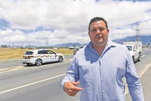 Vrou kruip 1 km in drein af nadat sy by stasie in gat val