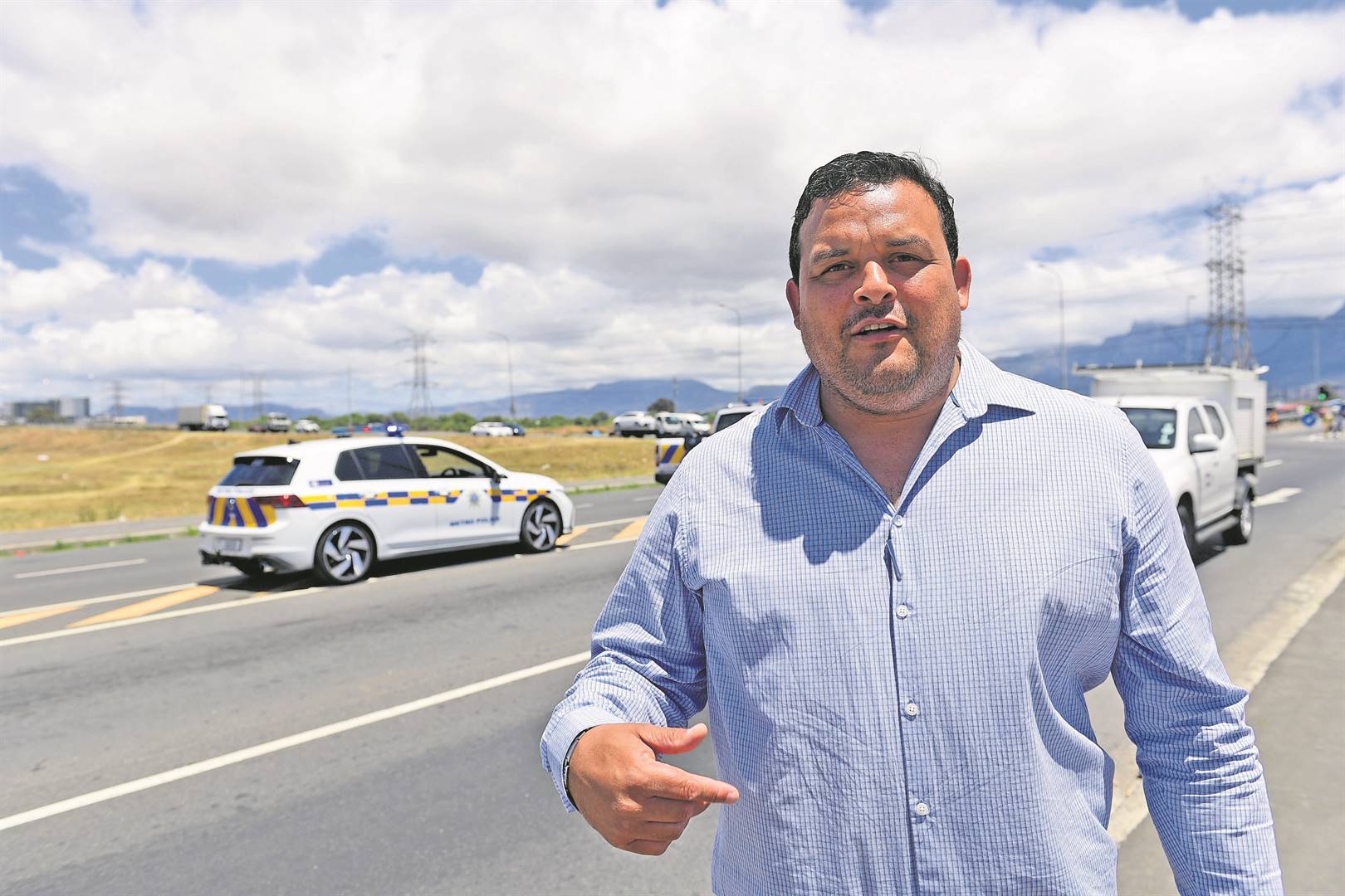 Vrou kruip 1 km in drein af nadat sy by stasie in gat val