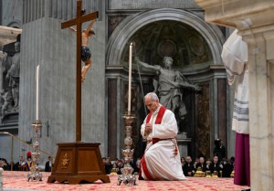 Pope recovering in hospital after doctors remove cancerous lung tumour