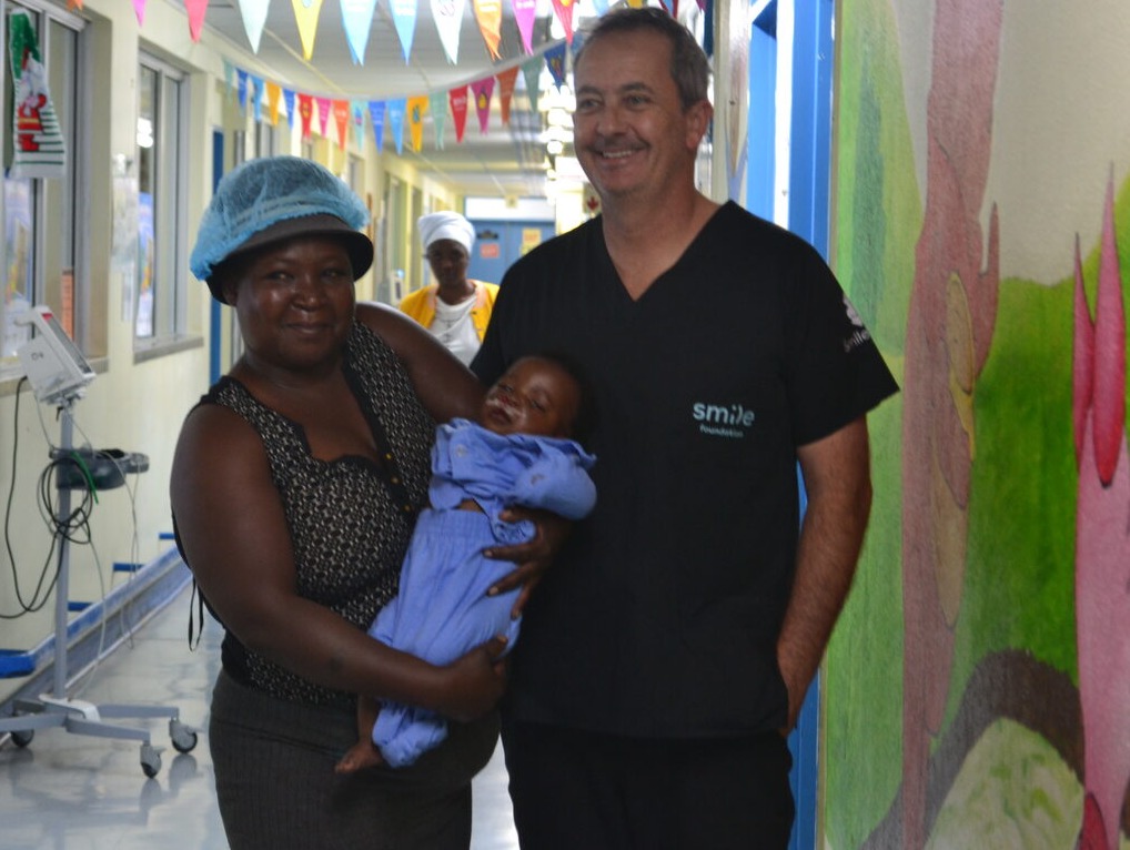 Ondela Ndudula with her eight-month-old daughter, Asenathi, and Dr Chris van der Walt.