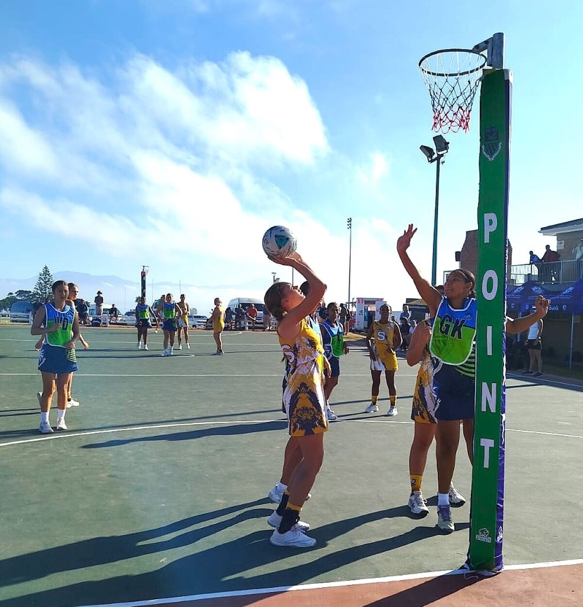 Hoërskool Hopetown se eerstenetbalspan by die AJ Sportweek in Mosselbaai.