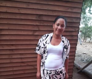 Man vermoor glo vriendin, bring homself om die lewe