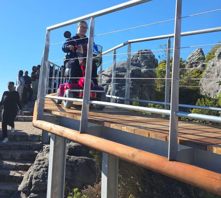 Universal walkway