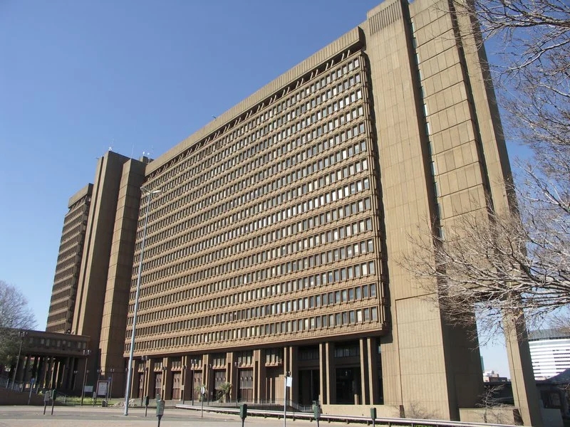 Helen Zille and other Democratic Alliance representatives were prevented from conducting an oversight visit to Johannesburg's abandoned Metro Centre building on Thursday, with security guards allegedly detaining them after forcing them to leave the premises.