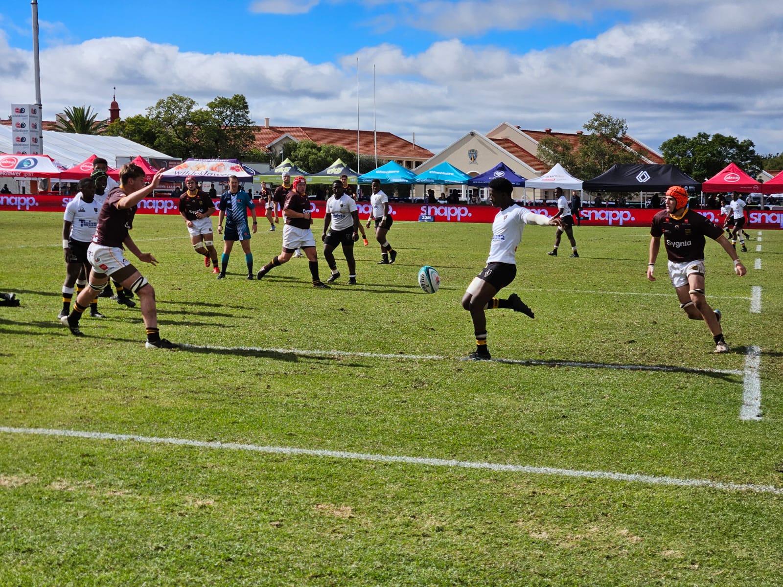 Eleven-try Helpmekaar blitz overwhelms brave Queens College