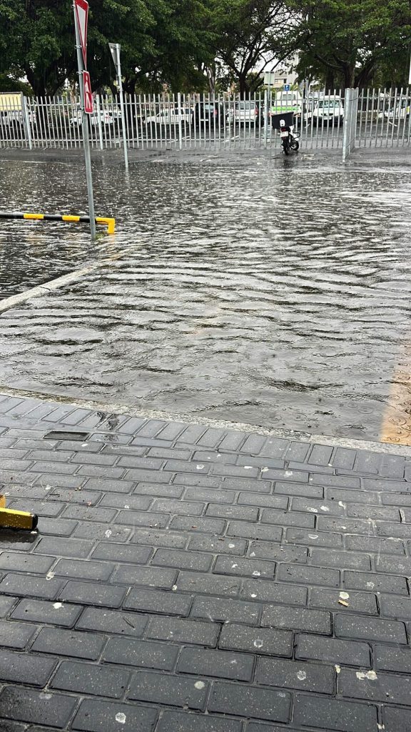 Flooding at Boy De Goede circle in Table View. Photo: Laura Outhet