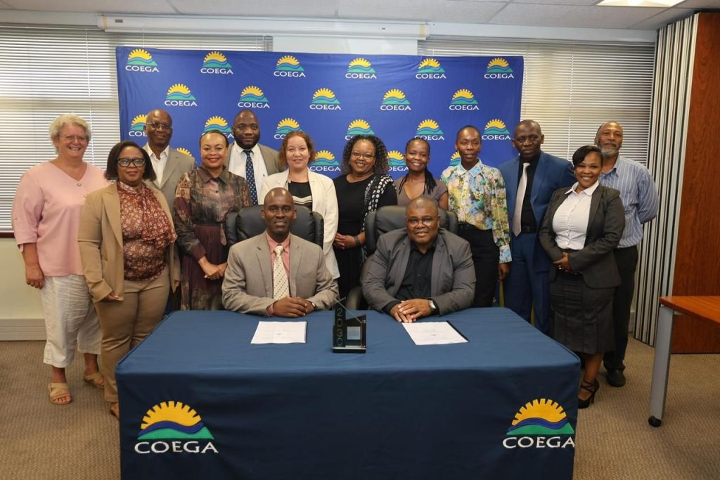 Coega’s Chief Executive Officer, Themba Koza and Eskom’s Chief Nuclear Officer, Velaphi Ntuli, signed a Memorandum of Understanding at the Coega Business Centre in Gqeberha.