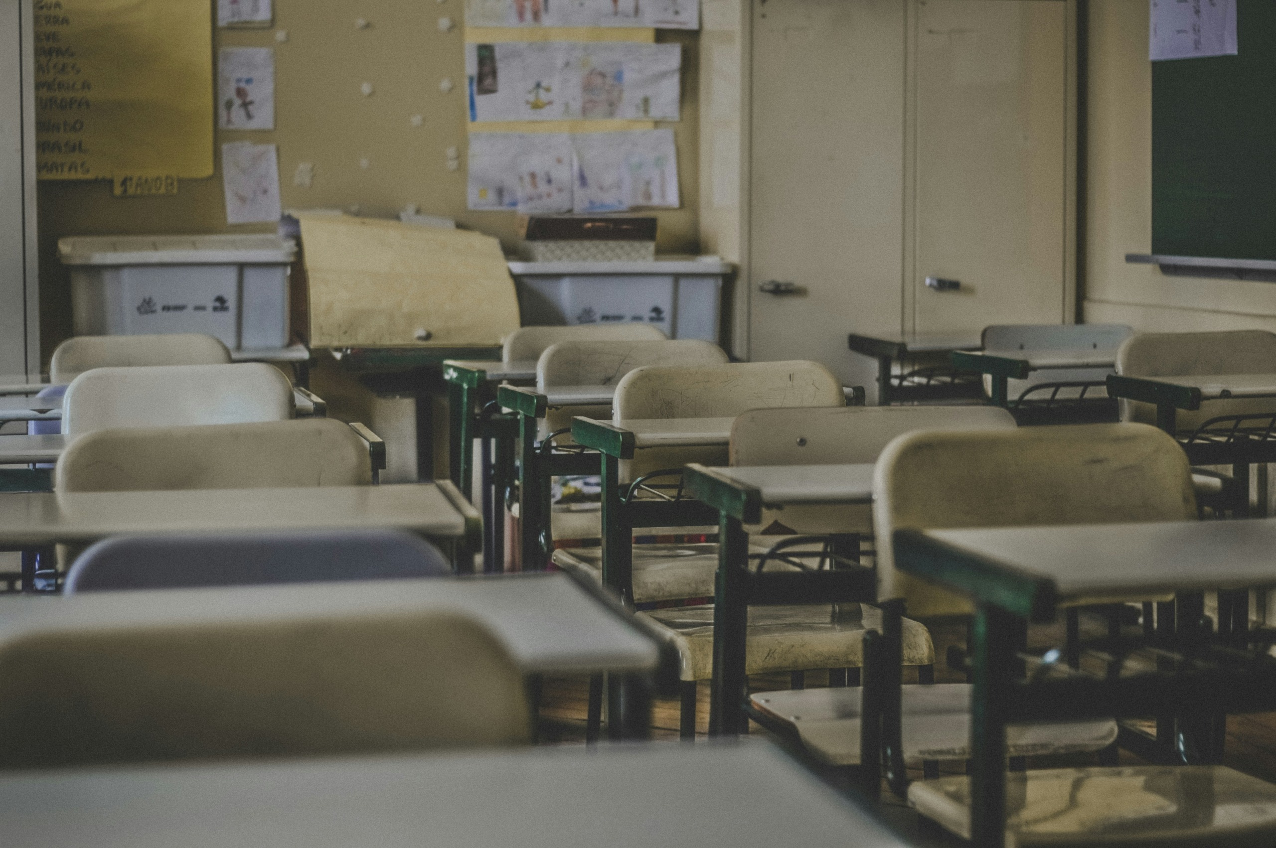 School Photo: Feliphe Schiarolli/Unsplash