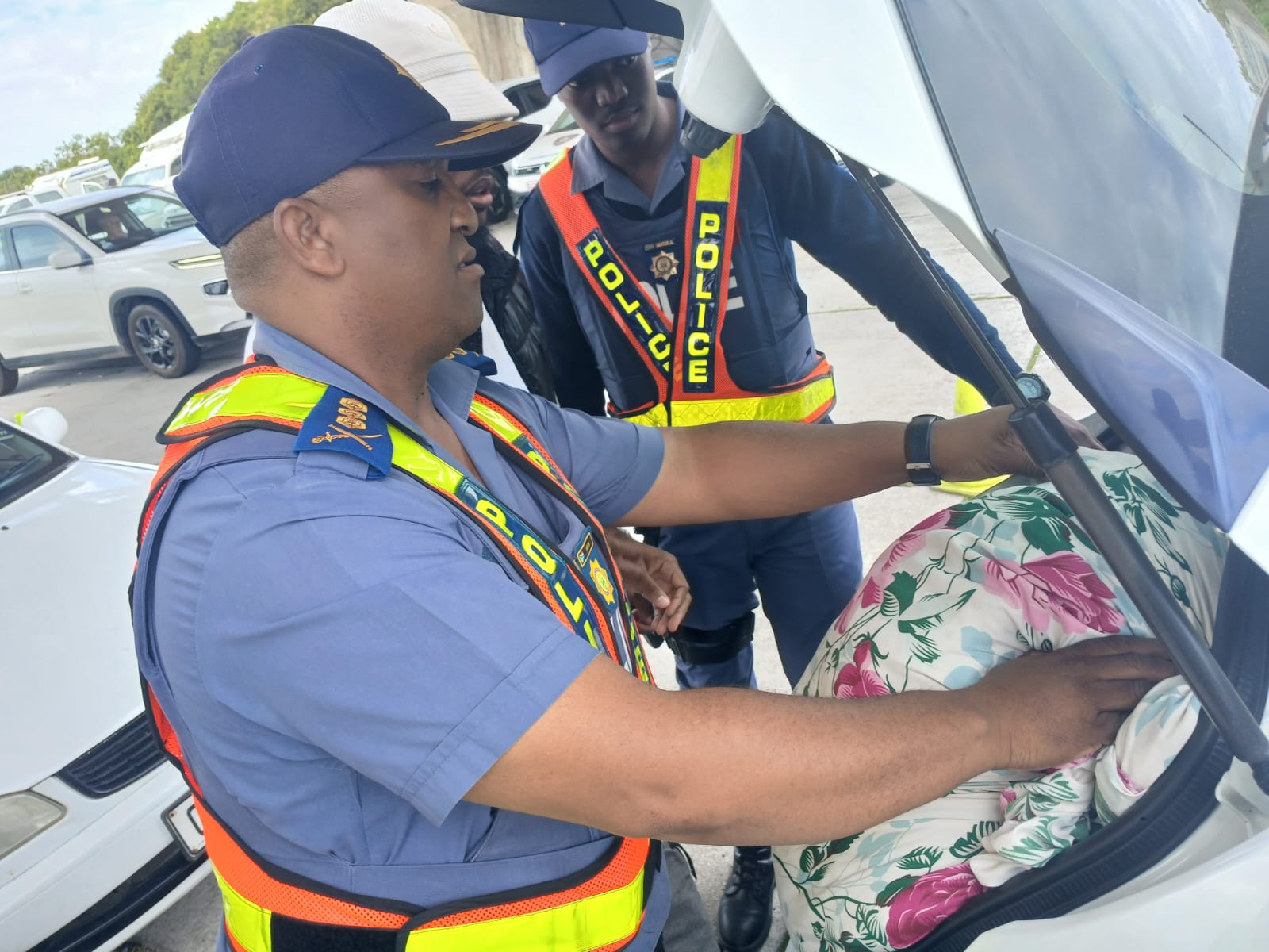 The Provincial Commissioner of the Eastern Cape, Lieutenant General Ncata, oversaw a successful Joint Operation Prosper roadblock on the N2 near Jeffreys Bay, demonstrating the strengthened partnership between the South African Police Service (SAPS) and the South African National Defence Force (SANDF) in tackling crime and ensuring road safety on 5 April.
