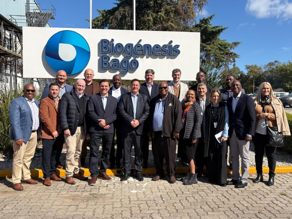 John Steenhuisen visits Argentina.