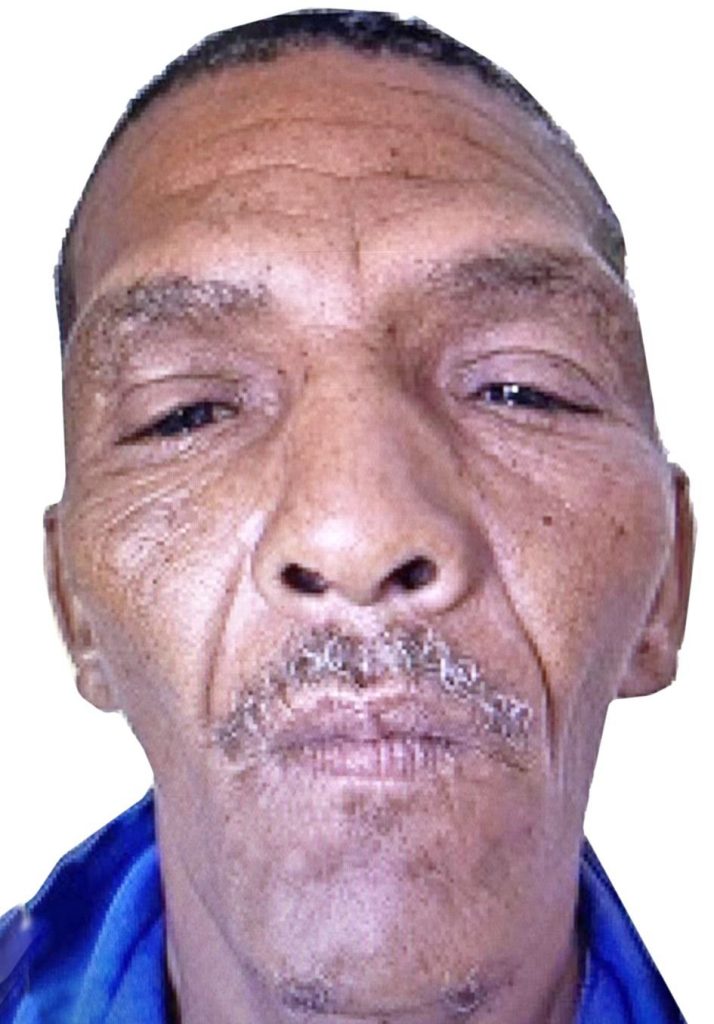 Willem Olivier (52) en Kelvin Vlok (24) het vroeër skuld beken aan die grusame moord op die 77-jarige Christina Walters op 4 Maart 2023 op die plaas, Papkuil, in die Ceres-Karoo naby Calvinia.
Olivier en Vlok tesame met 'n 20-jarige medepligtige het tereg gestaan op aanklagte van roof met verswarende omstandighede, moord, die onwettige besit van 'n vuurwapen en die onwettige besit van ammunisie.