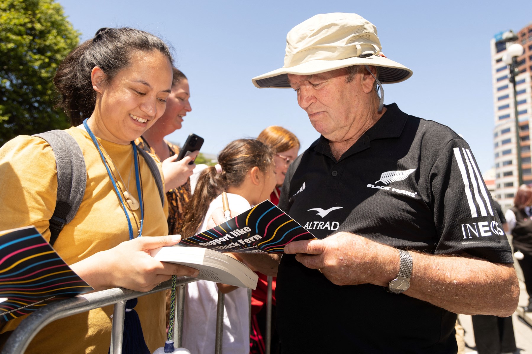 New Zealand assistant coach Graham Henry signs autographs during the New Zealand 2021 Womens Rugby World Cup celebrations event at Parliament in Wellington on December 13, 2022.