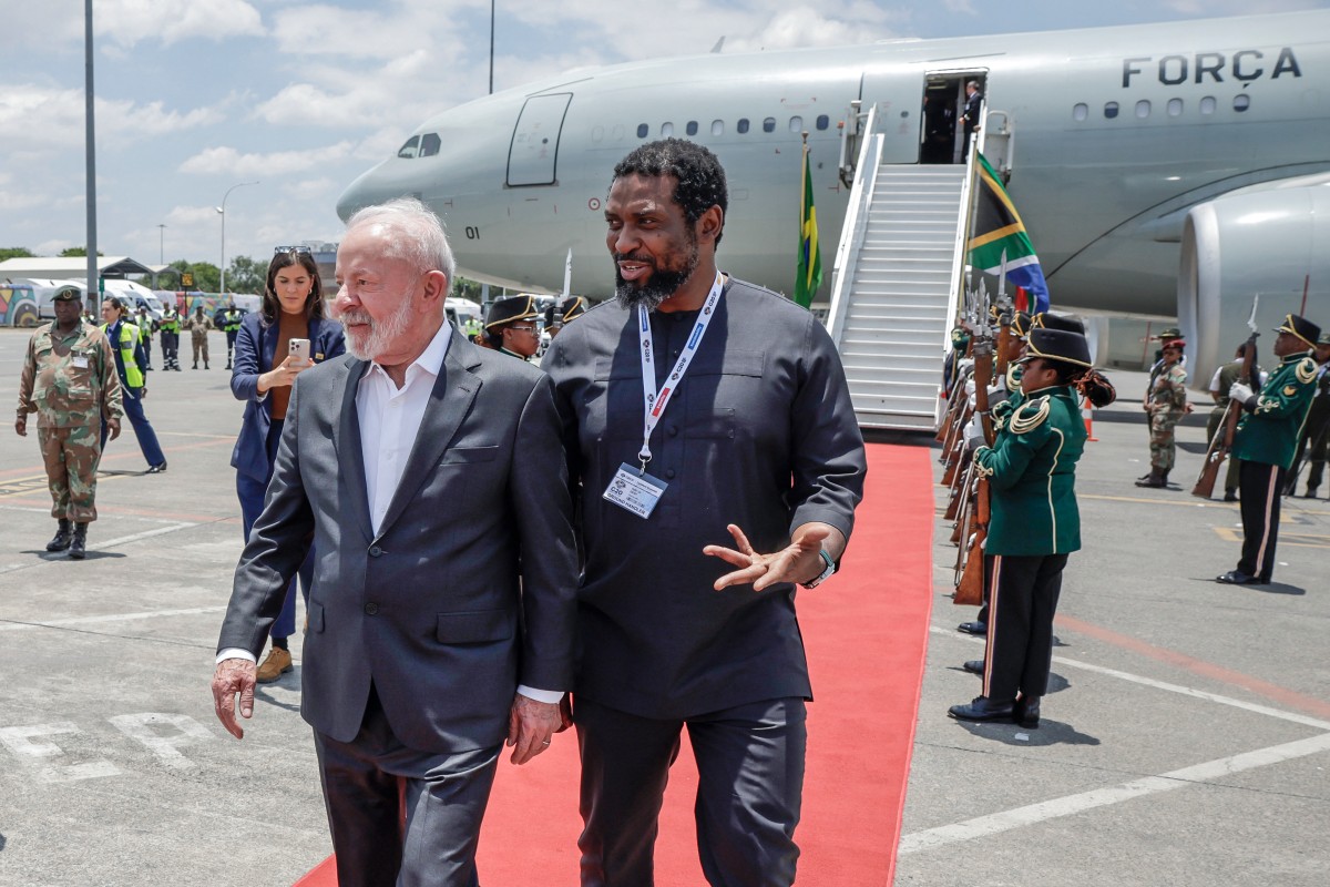 Higher Education Minister Buti Manamela (right) with Brazil's President Luiz Inacio Lula da Silva. Photo: AFP