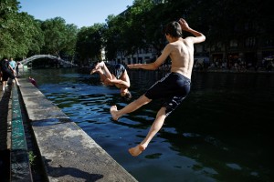 Record temperatures as spring heatwave bakes Europe