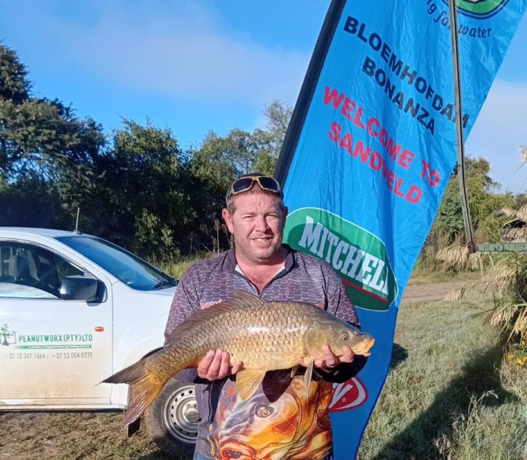 Bennie Scorgie het die langste karp van 77cm uitgetrek 