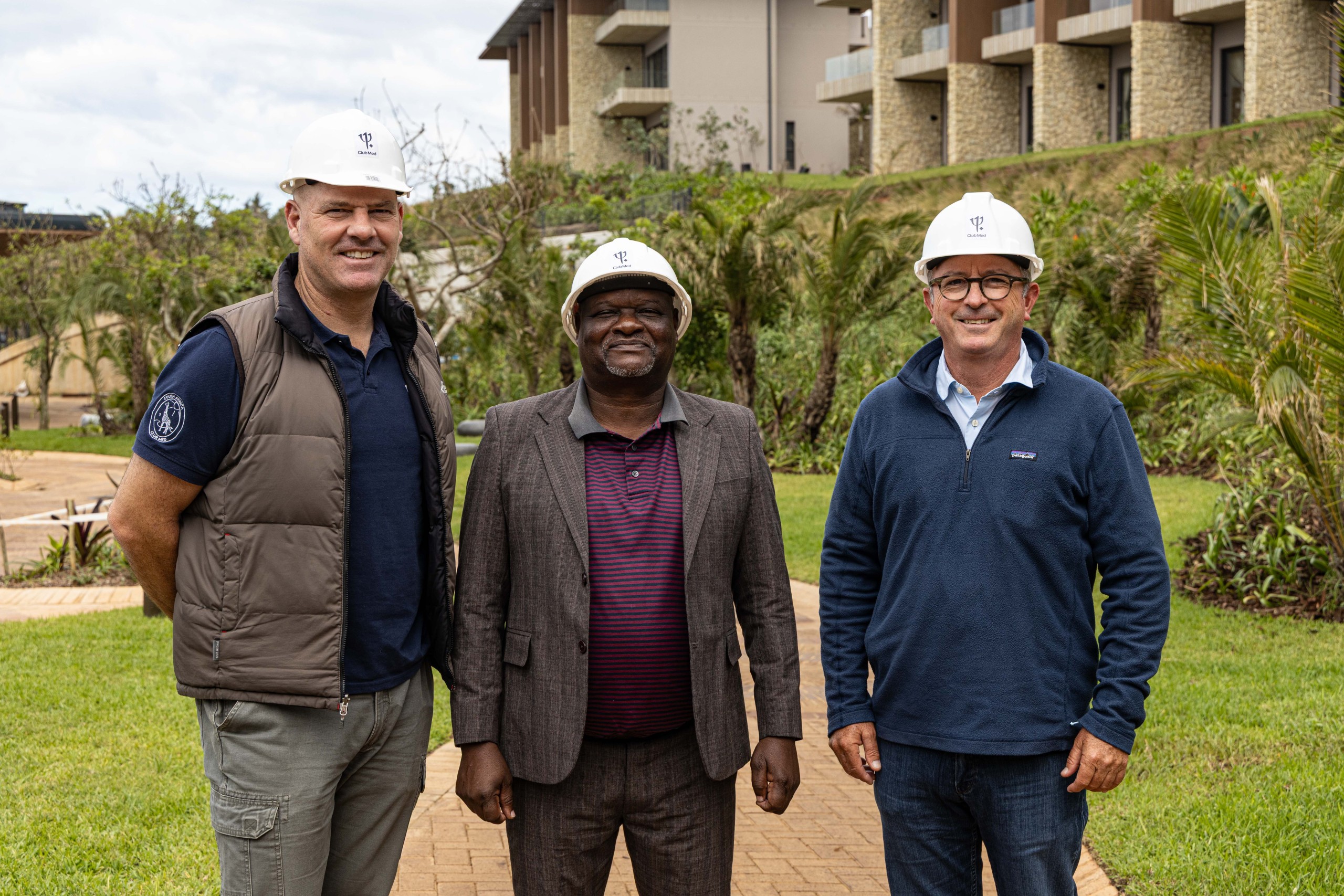 Pictured are Chris du Toit (Club Med Project Lead), Siduduzo Gumede (KwaDukuza Municipality Mayor) and Murray Collins (Collins Residential) at the handover.