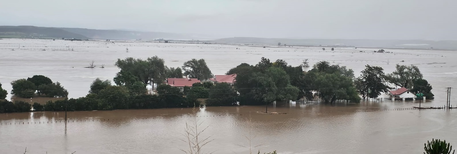 The Gamtoos Ferry Hotel has flooded as Kouga Municipality conducts urgent evacuations in the Gamtoos area after the river burst its banks.