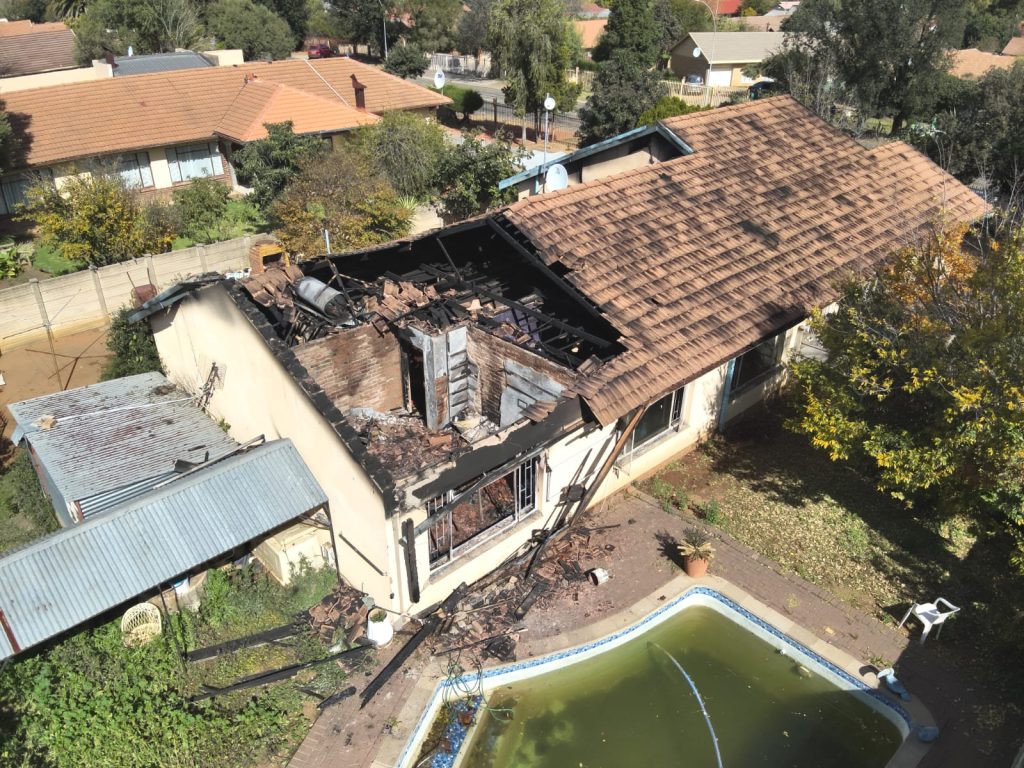 Die huis in Lechwestraat 52 waar Pottie Potgieter Maandag tragies in 'n brand gesterf het