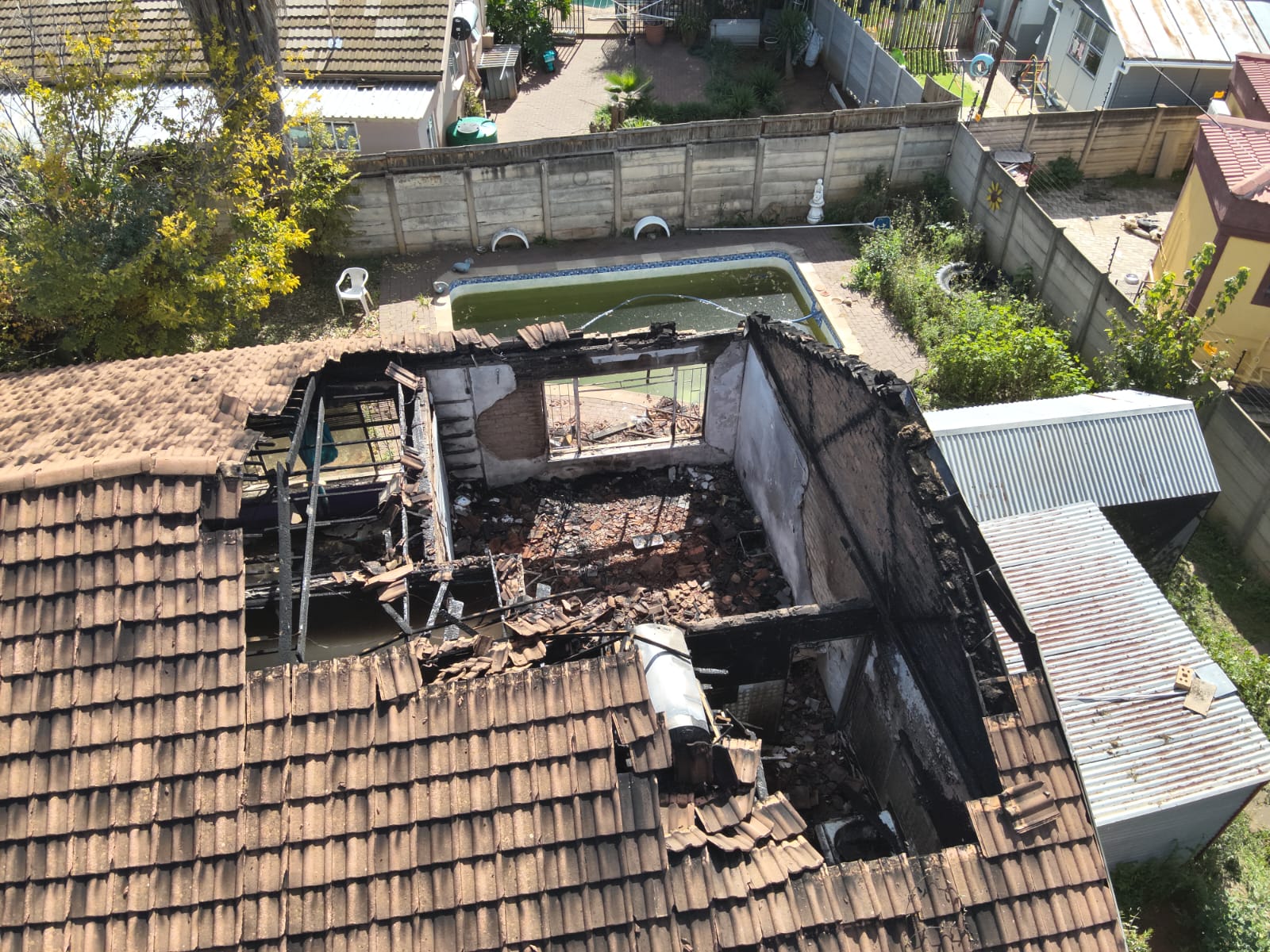 'n Man (65) het Maandag in 'n huisbrand gesterf.