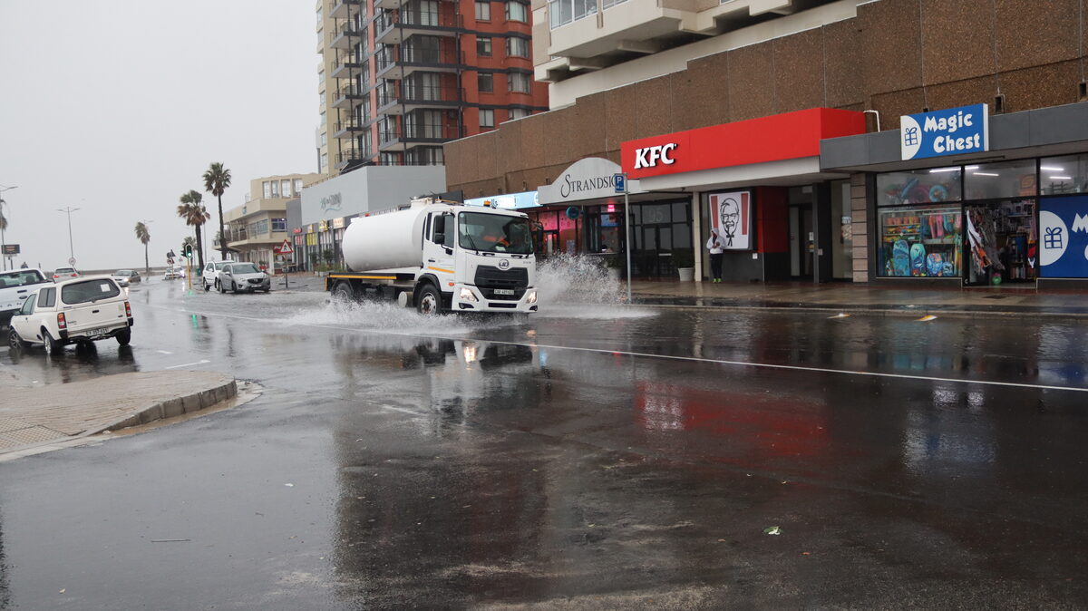 Beach road in Strand was flooded with water on Monday morning 11 May. Photo: Barend Williams