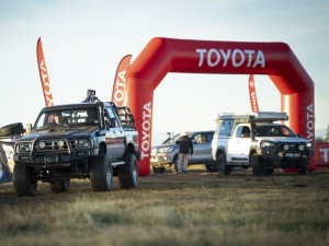 Hilux-bakkies ry breëbors ná wêreldrekord by Nampo verbeter is