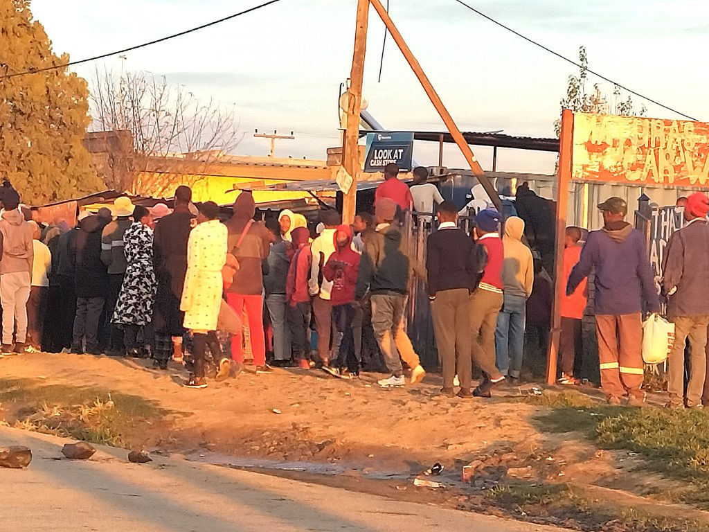 A shutdown by the National Service Delivery Forum in the Mangaung Municipality has escalated into chaos.