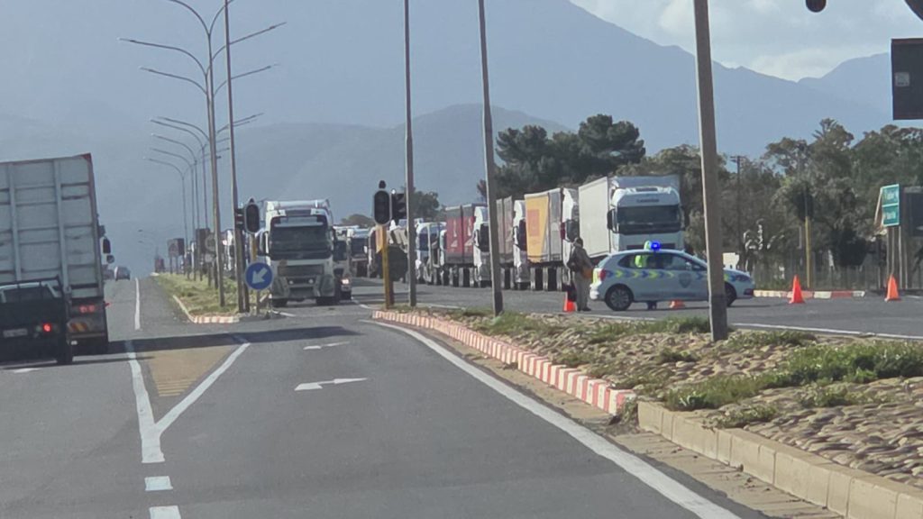 Trucks stuck on N1