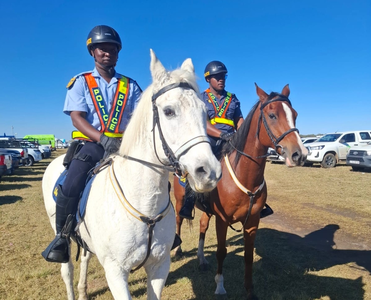 Sers. Mothusi Mjika op Awakening (links) en sers. Sibusiso Mzizi op Shakira tydens patrollies in die parkeergebiede van Nampo-oesdag.