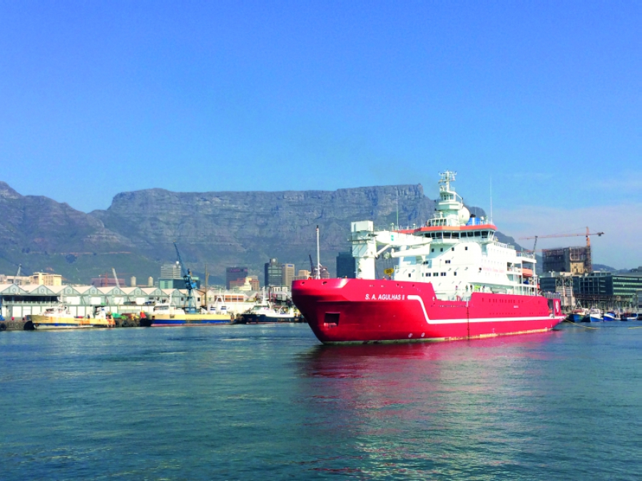 The Sa Agulhas returns to Cape Town with Marion Island team.