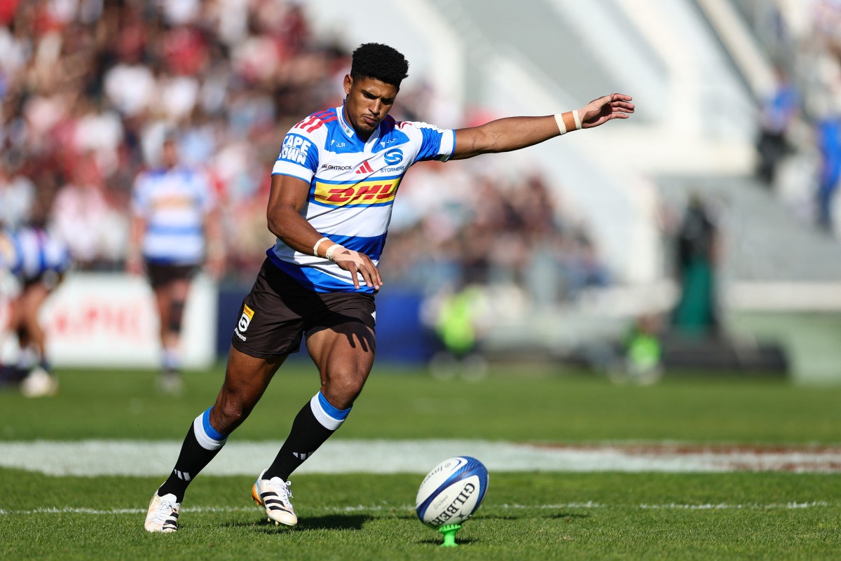 Stormers' South African fly-half Sacha Feinberg-Mngomezulu kicks the ball to convert a try during the European Rugby Champions