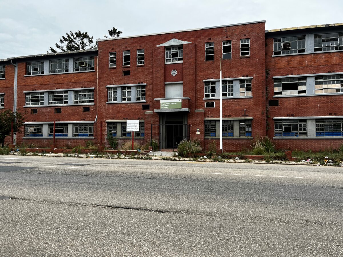 The vandalised building on Stow Road continues to remain vacant.