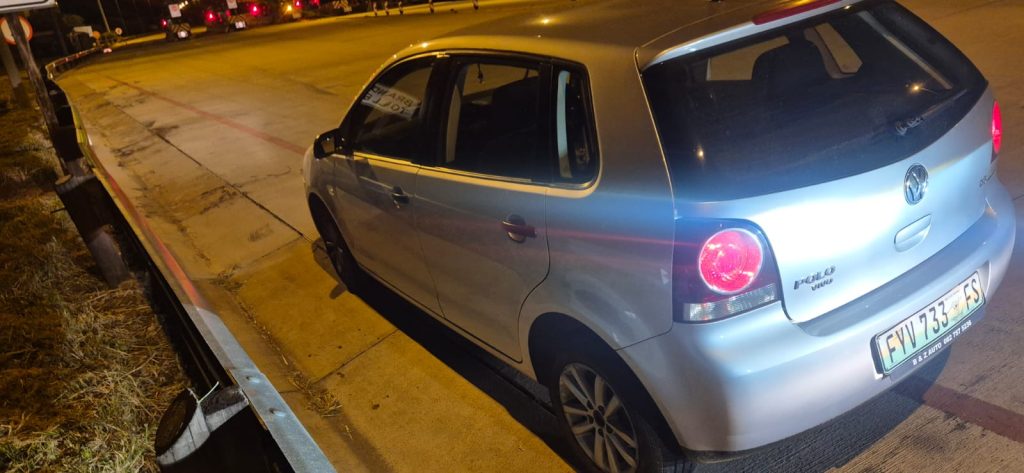 The Bloemfontein Police Flying Squad arrested three suspected car thieves and recovered two luxury cars.