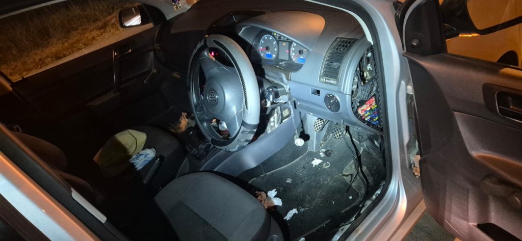 The Bloemfontein Police Flying Squad arrested three suspected car thieves and recovered two luxury cars.