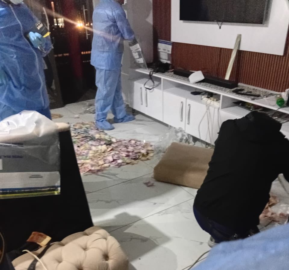 Police have arrested suspected armed CIT robbers after a shootout ensued at a hideout in a private house in Welkom.