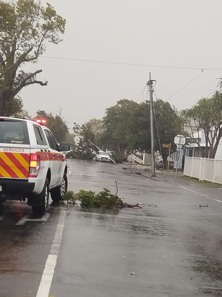 Die gure weersomstandighede is besig om grootskaalse verwoesting en chaos in Worcester te saai.