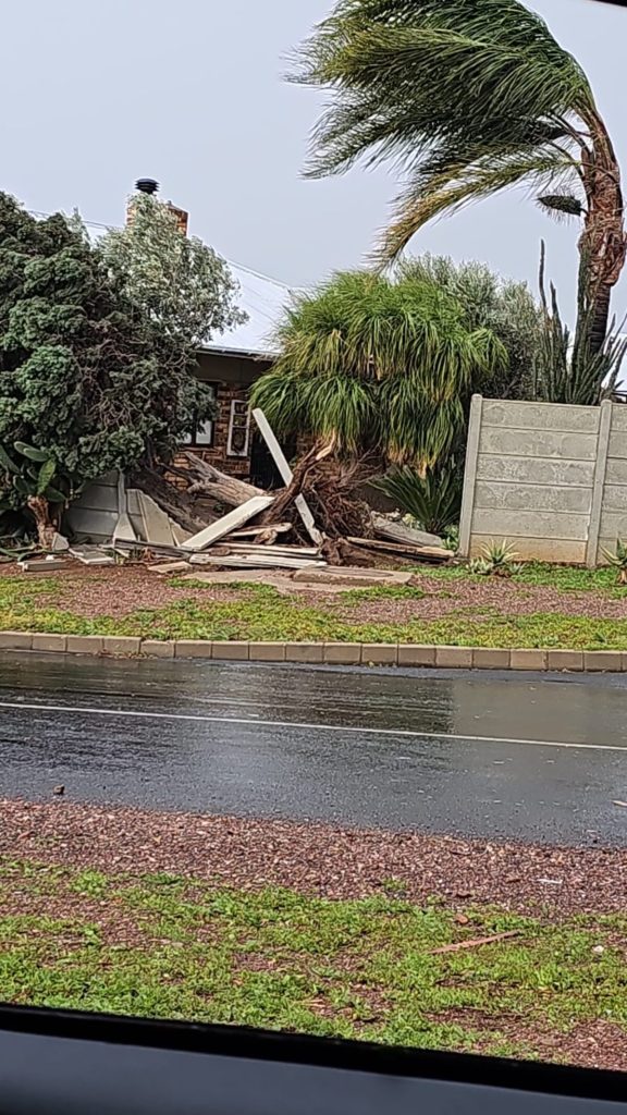 Die gure weersomstandighede is besig om grootskaalse verwoesting en chaos in Worcester te saai.