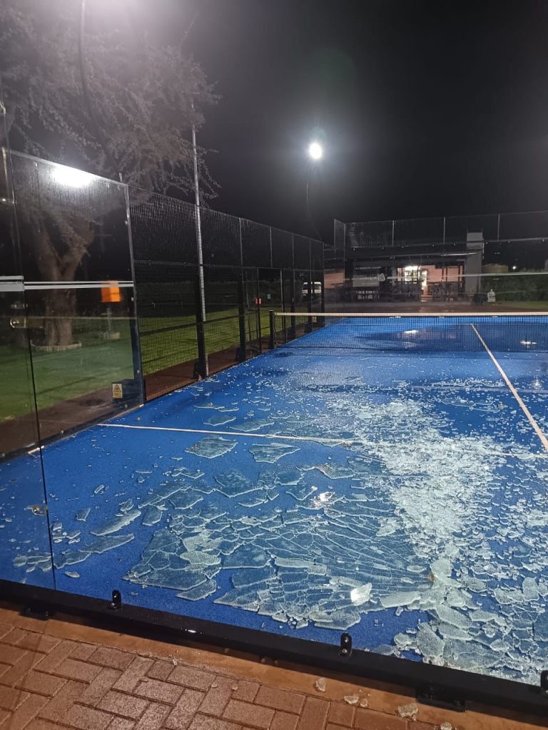Die padelbaan by die Kalahari Country Club ná Maandagaand 4 Mei se storm in Kathu.