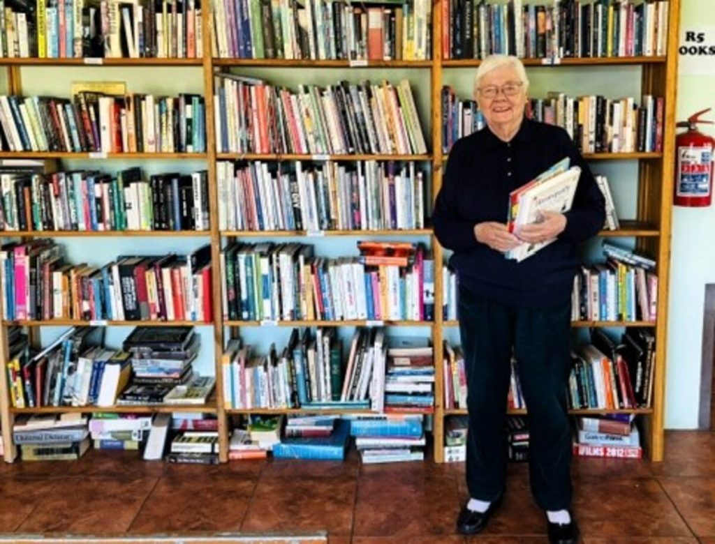 llze Swart turned the simple book project at Andries Olivier Durbanville Quadriplegic Centre into a thriving fundraiser.