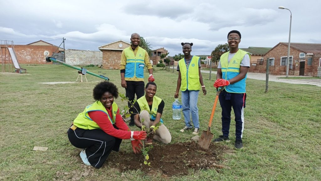 Thethelela Sogayise, Innocent Makhaka, Lutho Jonas, Hannah Mariaka, Lubabalo Zozi, ASEZ WAO volunteers planting a tree in Palmridge, Bethelsdorp.