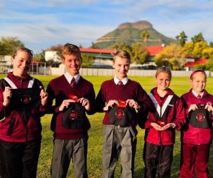 Tweekamp-atlete vereer by Laer Volkskool Graaff-Reinet