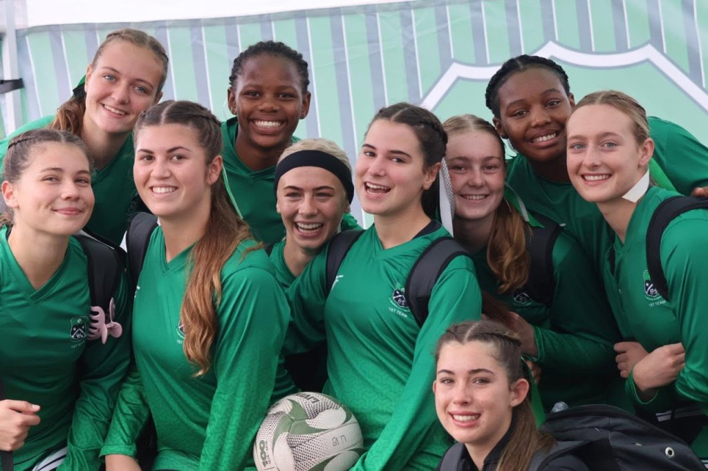 Pearson Netbalspanne dra Oos-Kaap Goue Kampioenskapskroon