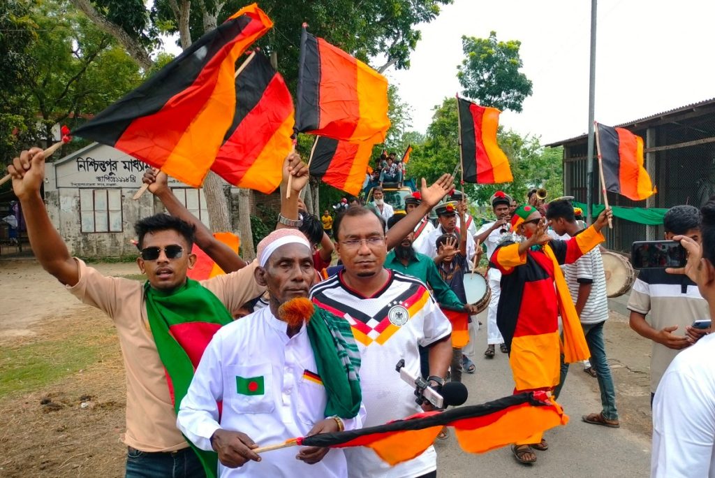 Fans attend the unveiling of Germany's 7,5 km-long national flag commisioned by Bangladeshi farmer Amjad Hossain.
