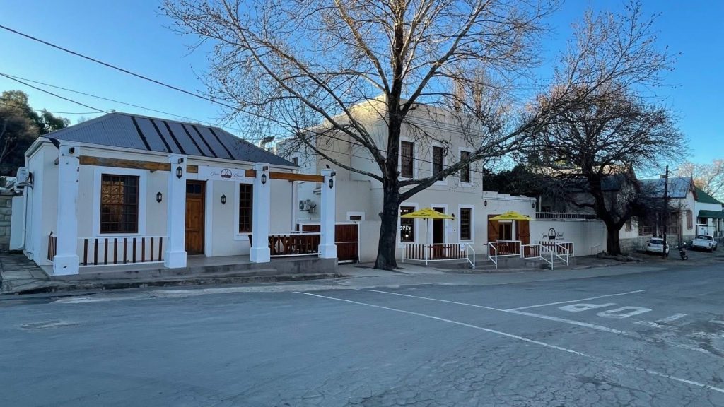 Inni Kraal-restaurant in een van die historiese ou geboue in Colesberg.