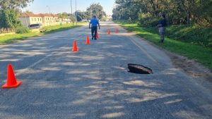 Possible sinkhole forces lane closures on R102 in Humansdorp