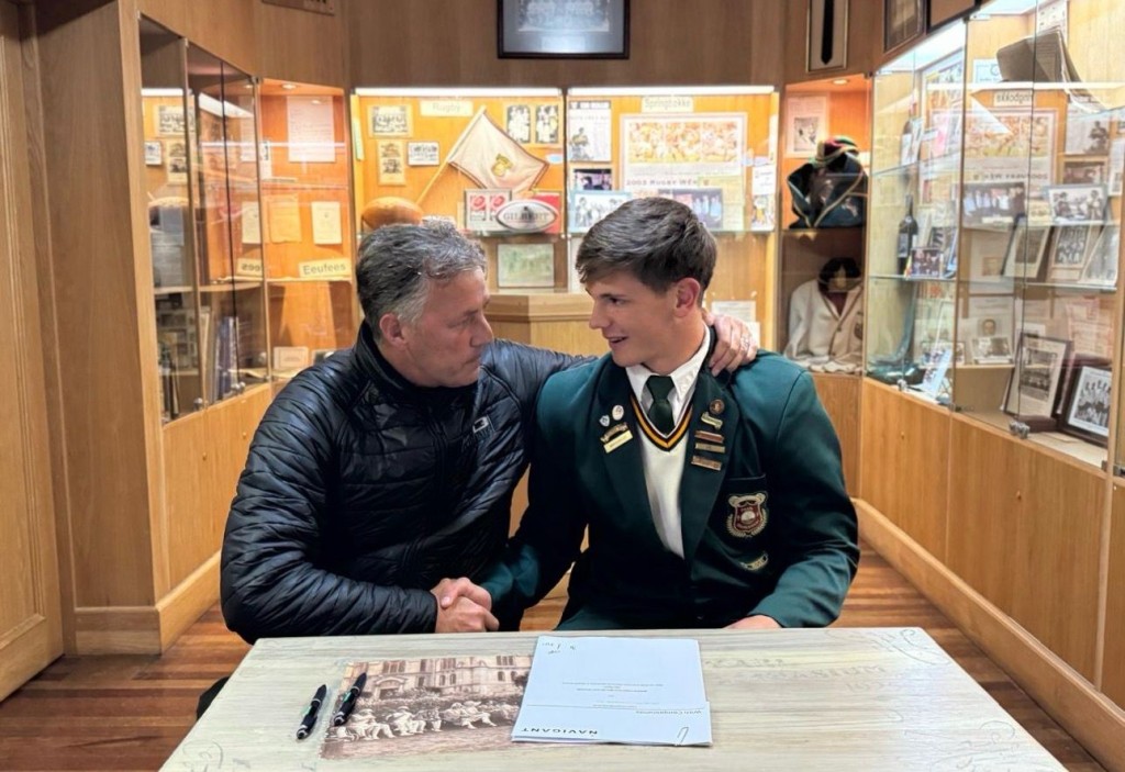 Thys Lombard took the picture when Markus Muller signed for the Stormers.