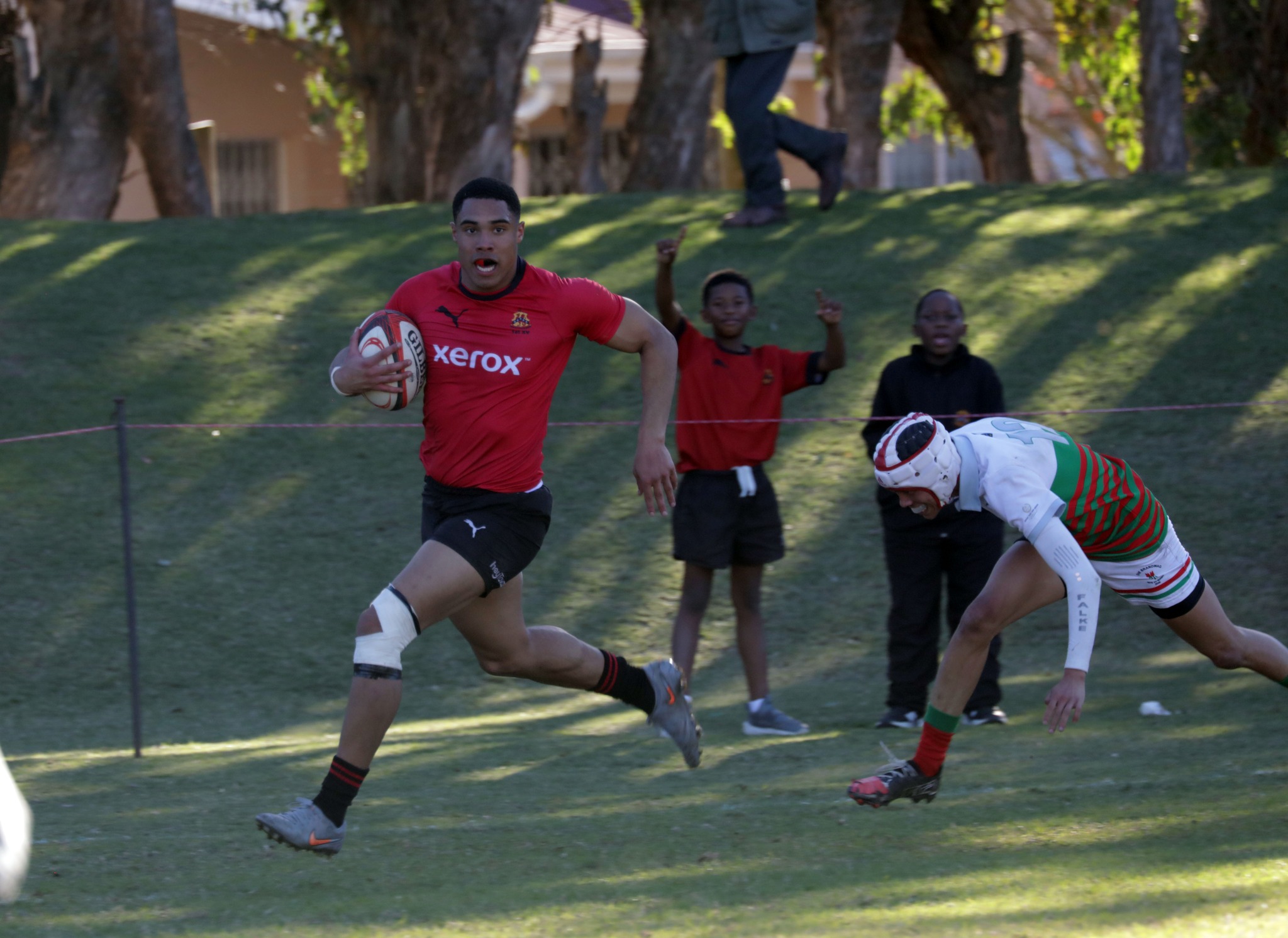 The MacKenzie twins, James and Josh, matric learners from Kingswood, have signed professional contracts with Glasgow Warriors.