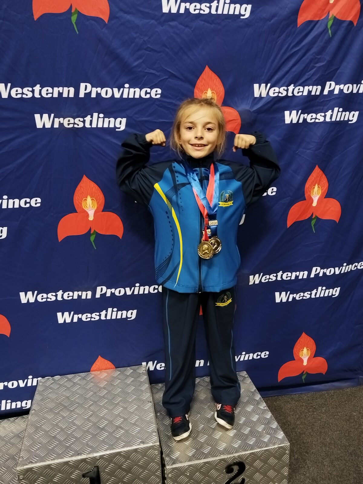 Skylee Etherington wen medaljes by die Abraham Geldenhuys Provinsiale Ope-stoeitoernooi.