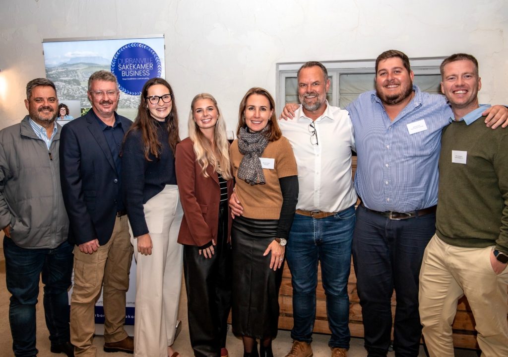 Die bestuurskomitee is (van links) Tommy van Zyl, Johann Coetzee, Alexa Koen, Inge van der Merwe, Nyreen Koen, Pieter Koen, Gerhard Smith en Rikus Scheepers.