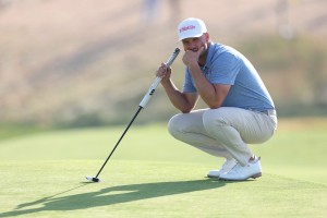 Clark surges clear with blistering start at windswept Shinnecock