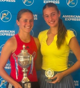 Affies Tennisdogters skitter op die baan!